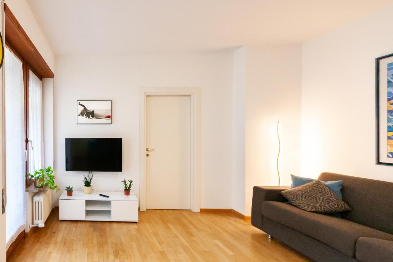 Tranquillo Bilocale Vicino Al Centro Storico Apartment Bolzano Luaran gambar