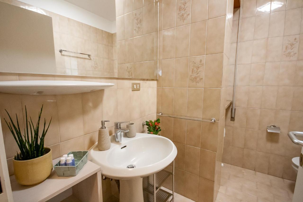 Tranquillo Bilocale Vicino Al Centro Storico Apartment Bolzano Luaran gambar